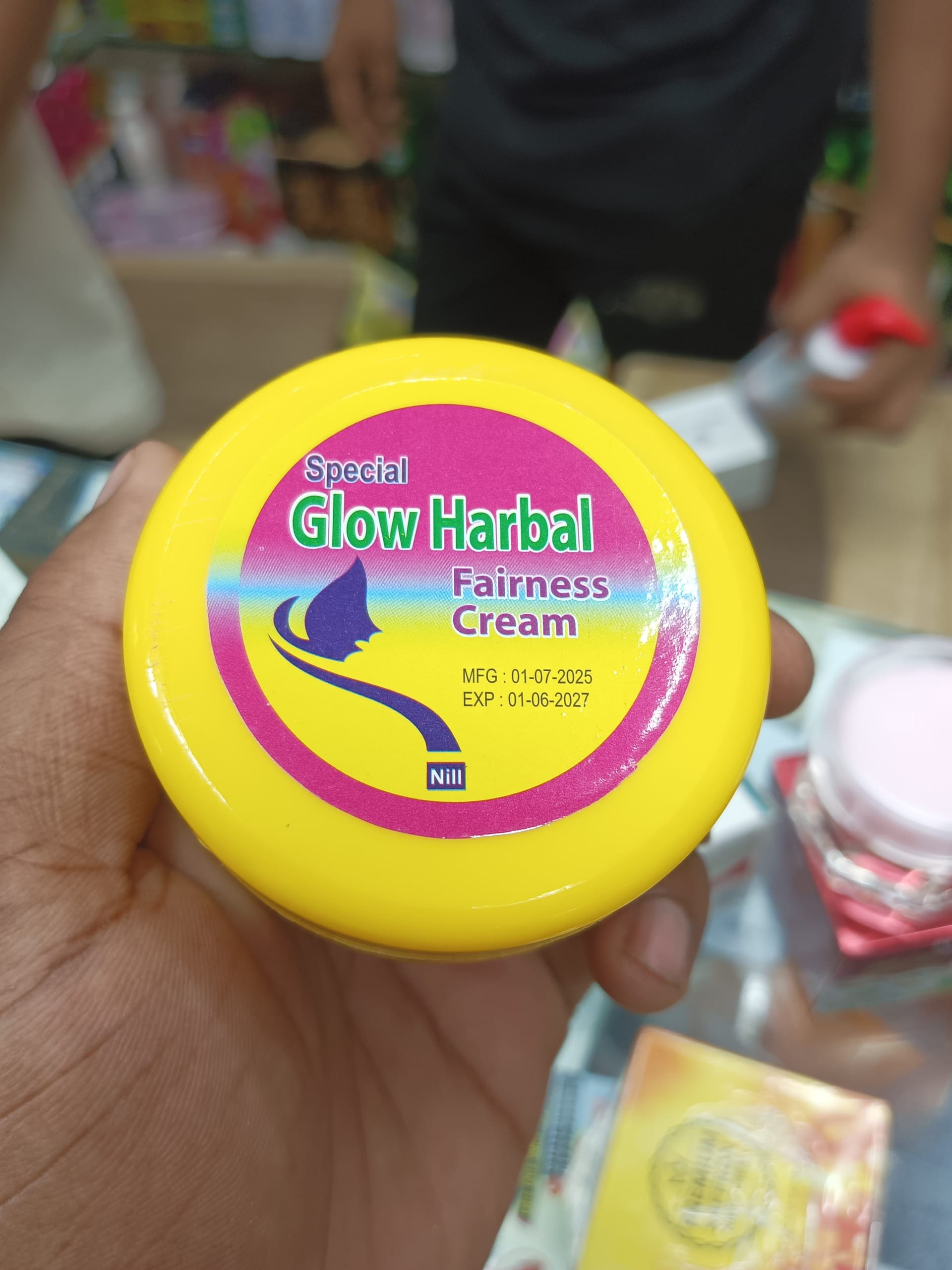 ✨🌿 ত্বকের যত্নে এখন নতুন ভরসা – Glow Herbal Fairness Cream 🌿✨